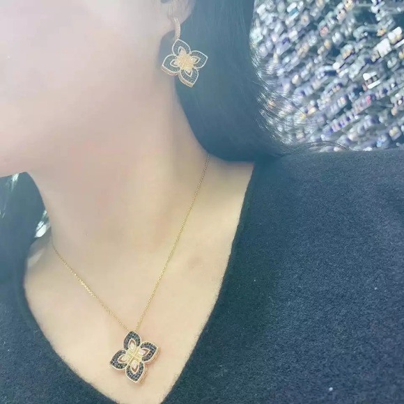 2ct Black Sapphire Venetian Fleur Pendant - Picture 12 of 13